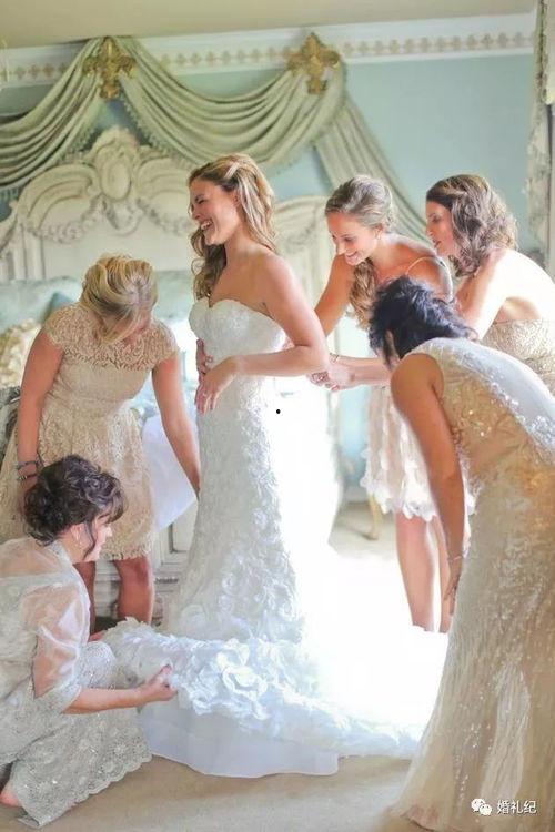 新郎和伴娘吃瓜,新郎伴娘欢乐吃瓜瞬间